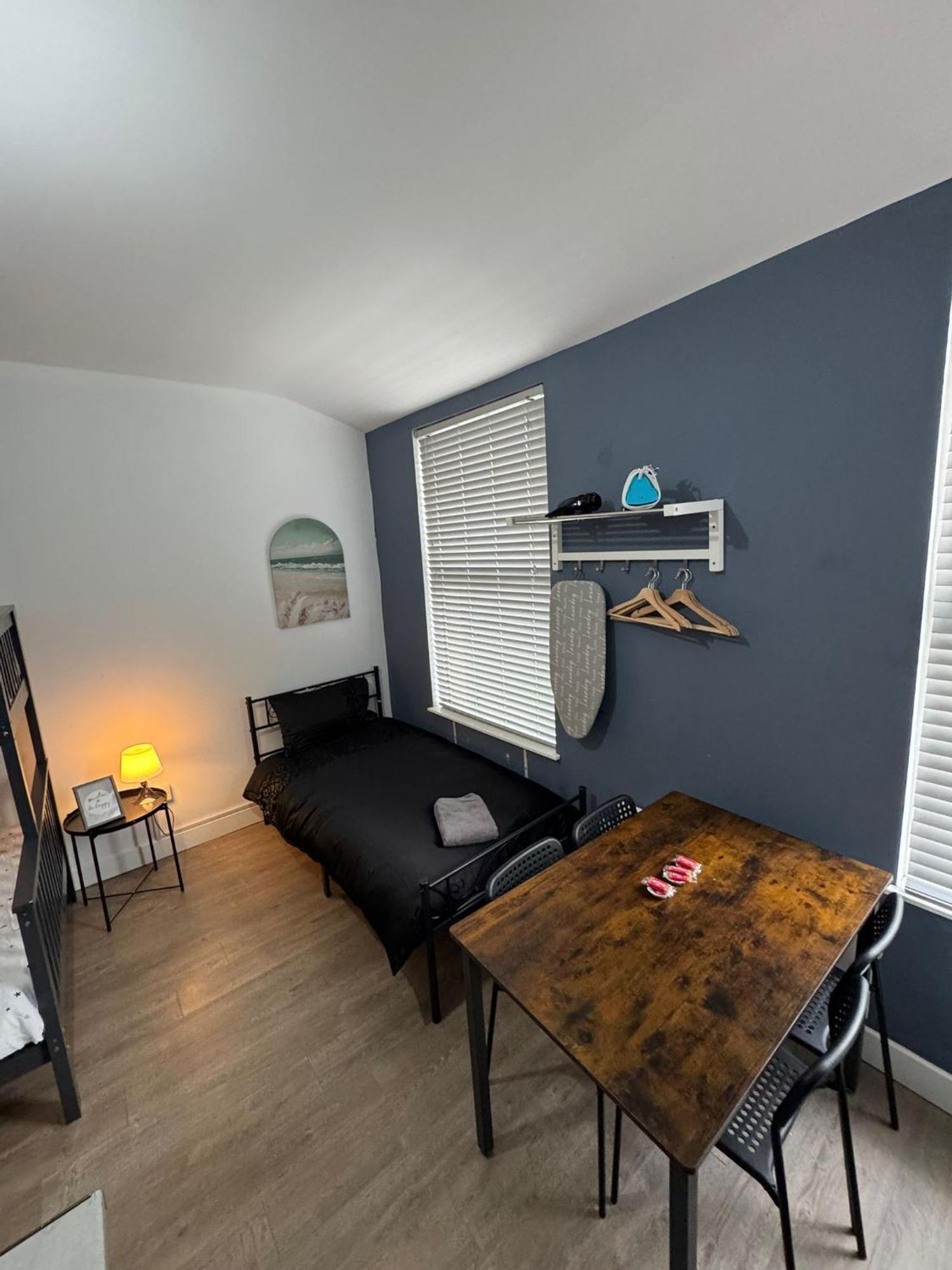 Halloway Guest Studio 54 London Room photo