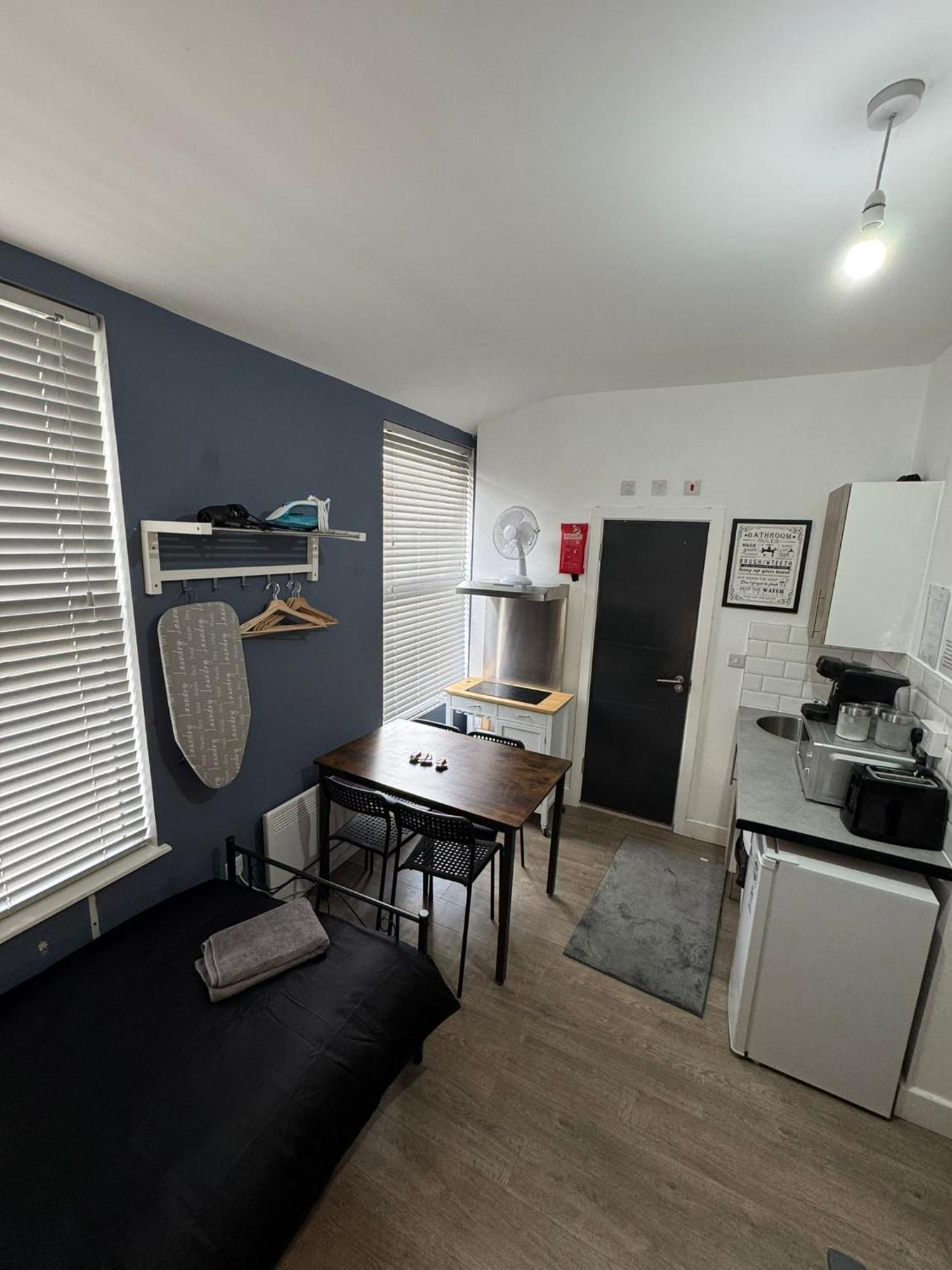 Halloway Guest Studio 54 London Room photo